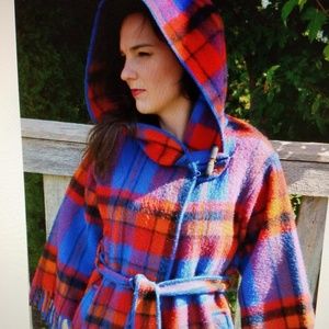 Authentic 70s vintage 100% virgin wool poncho jack